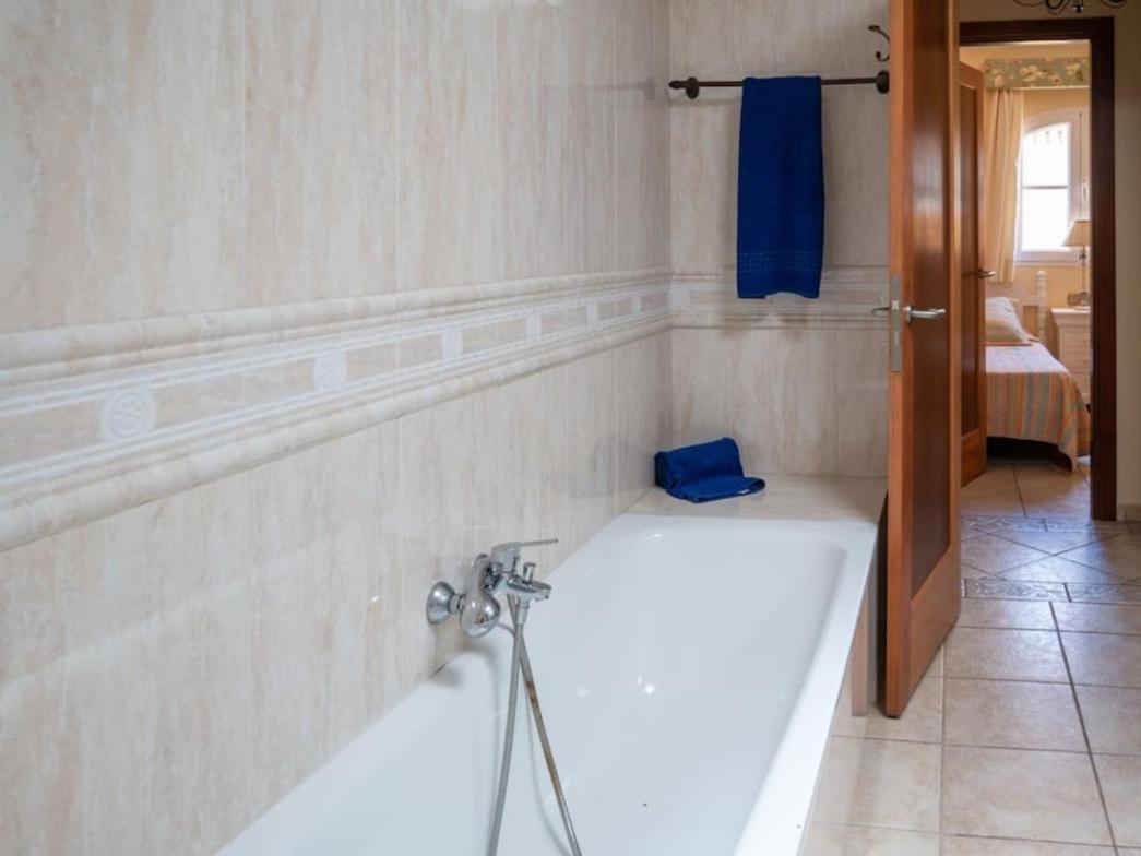 Holiday Villa Vergel With Huge Private Pool, Jacuzzi, Sauna & Bbq By Amazzzing Travel Caleta De Fuste Exteriör bild